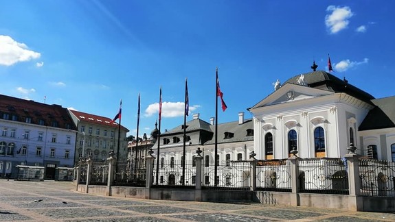 K opustenej batožine neďaleko Prezidentského paláca privolali pyrotechnika