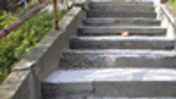 Samospráva chce zničené schody opraviť