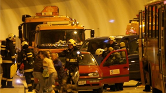 Tunel Sitina opäť zatvorili, stala sa v ňom dopravná nehoda