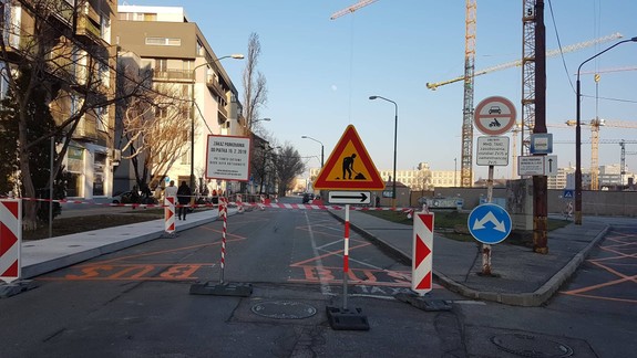 FOTO: Páričkovu ulicu uzatvorili - ľudia sa tam teraz cítia ako v gete