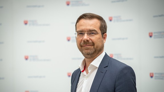 Minister Krajčí potvrdil výskyt novej a nebezpečnejšej mutácie koronavírusu na Slovensku