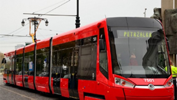 DPB venuje deťom k MDD okružnú jazdu novými električkami