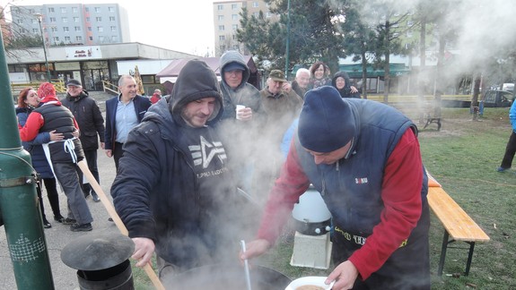 Vianoce v Lamači spestrila súťaž vo varení kapustnice