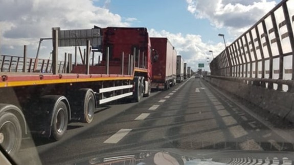 V utorok budú štrajkovať autodopravcovia, obmedzia zrejme dopravu