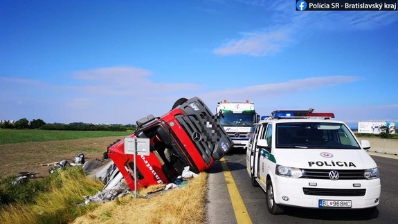 Nehoda na D1: Diaľnicu medzi Bratislavou a Trnavou museli uzavrieť