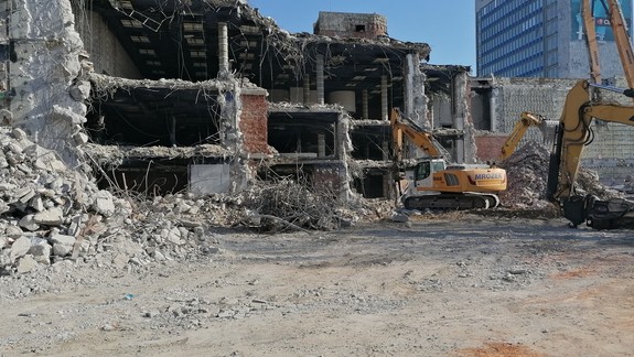 FOTO a VIDEO: Istropolis sa už mení na trosky a búranisko