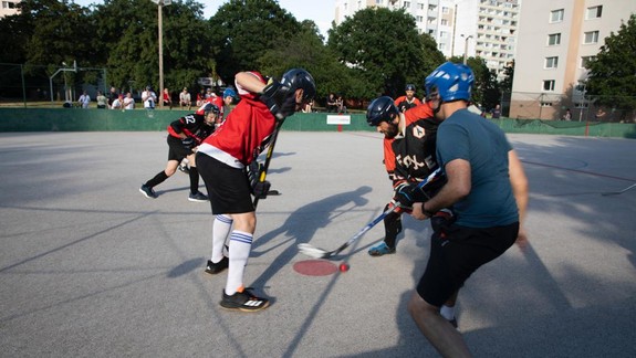 Petržalská liga chce, aby sa hokejbal vrátil do ulíc