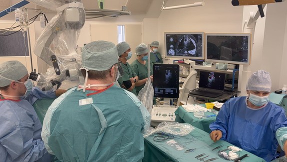 Neurochirurgia UNB vykonala prvú operáciu mozgu asistovanú AI v strednej Európe