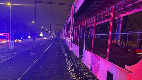 Tragédia: Neďaleko železničného priecestia na Ivanskej ceste zrazil vlak muža