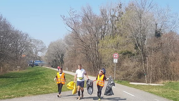FOTO: V Bratislave sa cez víkend vyzbierali tony odpadu - dokonca sa za ním aj behalo!