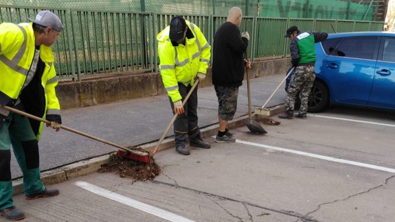 Petržalka sa pustila do veľkého čistenia parkovísk, vodičov upozorní vopred aj cez SMS