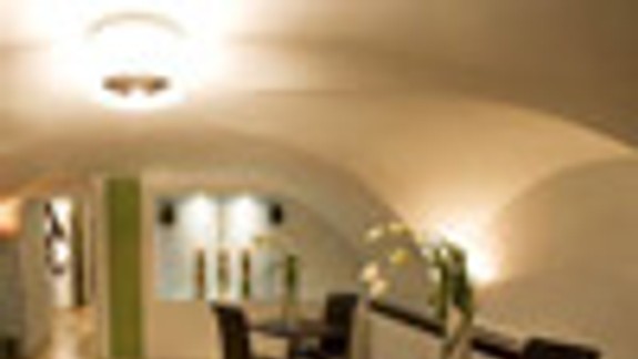 UPSIDE DOWN Steak & Whisky House