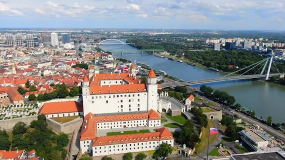 VIDEO: Pozrite si päť najlepších zostrihov Bratislavy z drona - veľmi atraktívne sú najmä nočné zábery...