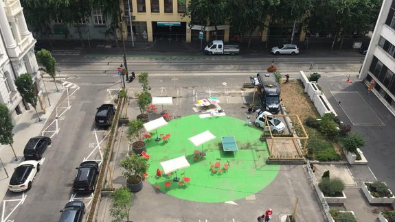 Z Komenského námestia v centre mesta sa má stať parčík