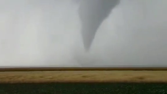 VIDEO: Tornádo neďaleko Bratislavy