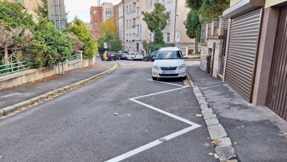V meste sa objavilo nové značenie na ceste. Viete, čo cik-cak čiary znamenajú?