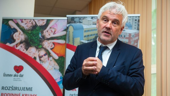 Detský ombudsman Mikloško: Základným problémom väčšiny duševných problémov detí je rozpad rodiny