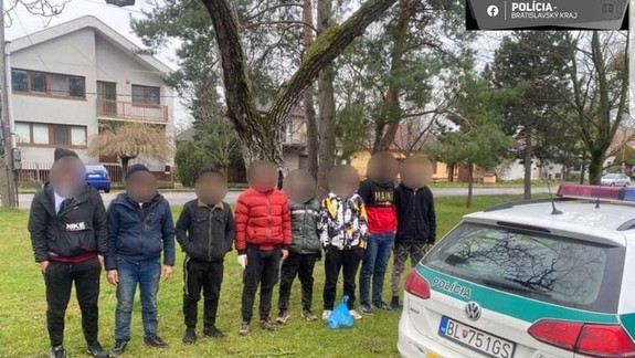 Policajti zdržali v nedeľu v Bratislave 15 nelegálnych migrantov zo Sýrie