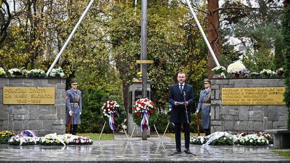 Pellegrini na vrakunskom cintoríne: Treba sa vrátiť k tomu, čo Nežná revolúcia skutočne stelesňovala
