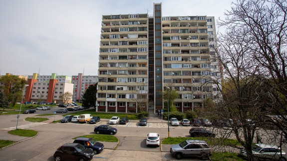 FOTO: Tu by ste žiť nechceli. Stane sa z hrozného bytového domu druhý Pentagon?