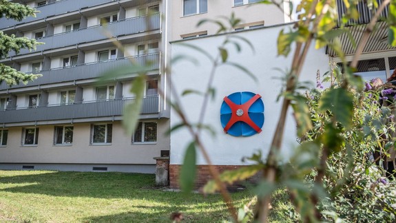 Župa zachraňuje umelecké diela. Verejný priestor rozžiarilo zreštaurované dielo Erny Masarovičovej