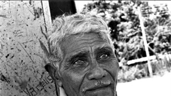 Charita vystavuje v centre mesta fotografie seniorov