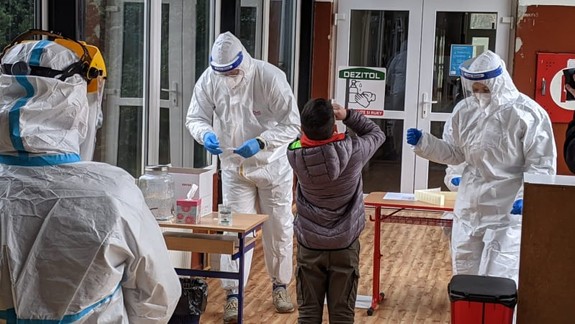 Analytik: Obávam sa, že plánované dobrovoľné samotestovanie príliš nezafunguje