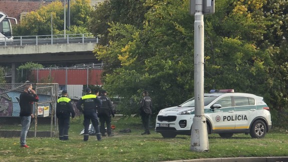 Smutné ráno: Pri Moste SNP našli bezvládne telo seniora