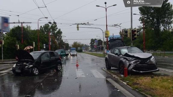 Polícia hľadá svedkov dopravnej nehody na Rožňavskej
