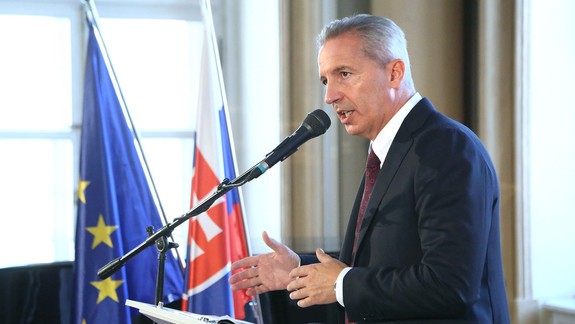 Mika sa obáva diskreditácie. Podáva podnet na štátnu komisiu pre voľby