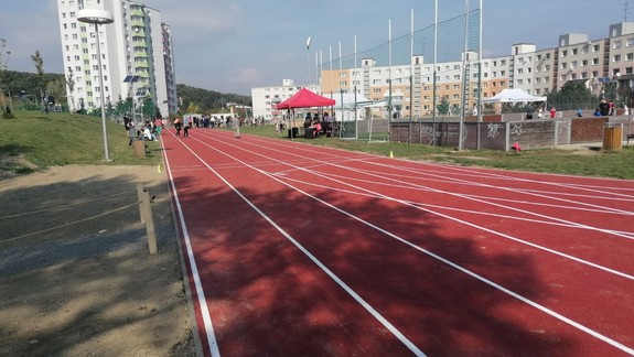 Na Dlhých dieloch dnes otvorí bežecký ovál Ján Volko