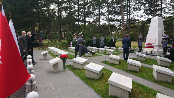 Neznámy vandal poškodil na cintoríne vo Vrakuni pamätník tureckým vojakom