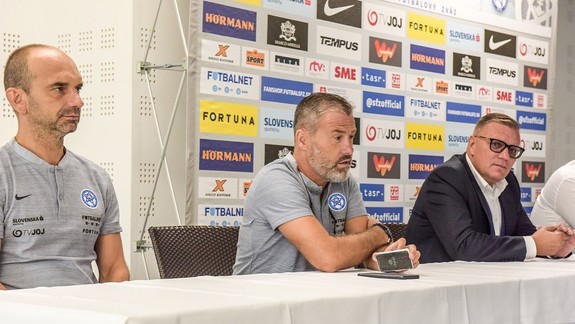 Reprezentačný tréner Pavel Hapal mal pozitívny test na koronu - mužstvo proti Izrealu povedie jeho asistent...