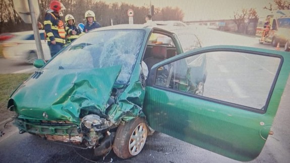 Vážna nehoda: Na križovatke v Ivanke pri Dunaji sa zrazili dve autá