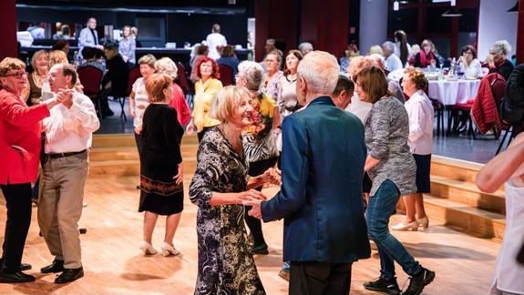 Desiatky podujatí zväčša s voľným vstupom: Seniorfest v Petržalke privíta Cigánskych diablov aj Karin Hajdu