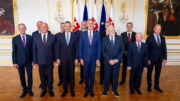 Na Bratislavskom hrade sa k výročiu prijatia ústavy koná obed šéfov parlamentu