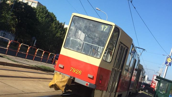 Po Bratislave premáva električka č.17 - viete odkiaľ, kadiaľ a kam sa s ňou odveziete?
