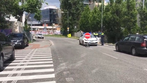 VIDEO: MS v hokeji sa ešte ani nezačali a ľudia žijúci v okolí zimného štadióna majú problém sa dostať domov!