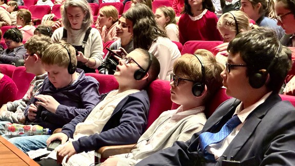 Nevidiace a slabozraké deti mali možnosť zažiť v SND krásu baletu