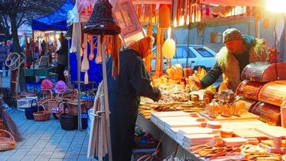 Dáte si výlet na Vianočné trhy? V Pezinku pripravili bazár i živý orloj