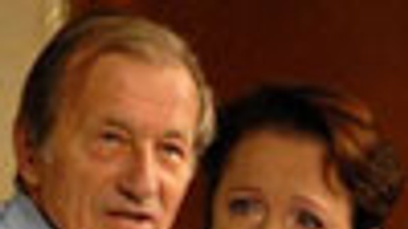 Muž a žena po zotmení v DK Dúbravka