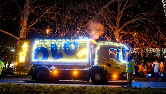 Do ulíc opäť vyráža vianočné smetiarske auto, navštívi všetky mestské časti