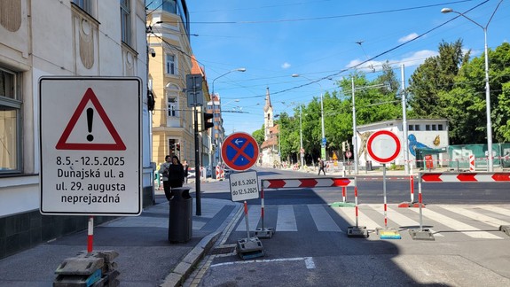 VIDEO: V centre mesta sa pre práce na Dunajskej ulici tvoria rozsiahle kolóny