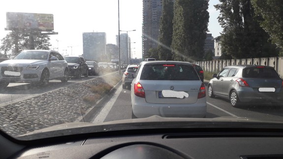 Typické bratislavské ráno. Komplikuje sa doprava a tvoria sa kolóny