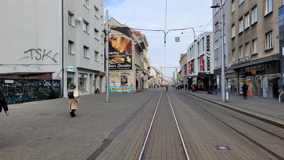 Prípad surovej vraždy na Obchodnej z roku 2014: Pojednávanie na súde odročili na august
