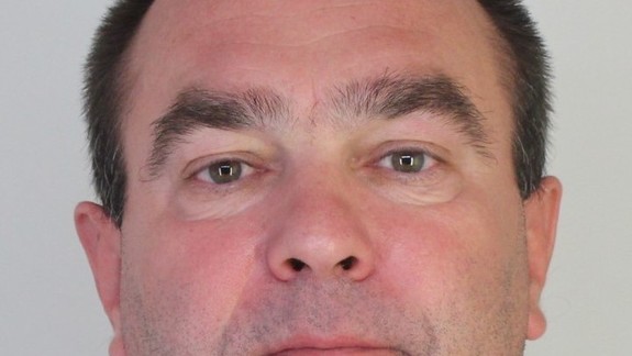 Polícia vystríha: Pozor na tohto muža, využíva rozvedené a osamotené ženy