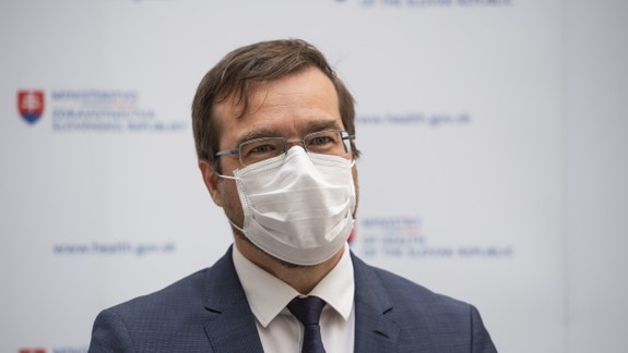 Minister Krajčí skončil opäť v karanténe: Priznal, že sa necíti zdravo
