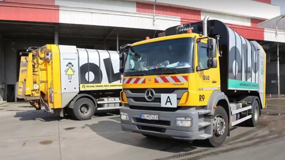 Mimoriadna udalosť:  Do lisovacej časti smetiarskeho auta sa s odpadom dostal aj muž