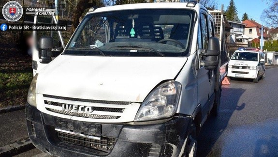 Opitý Ján na dodávke: Najskôr narazil do jedného BMW, potom do druhého