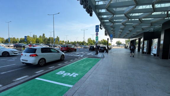 Asociácia Taxi SR žiada ukončiť zmluvy bratislavského letiska s Boltom
